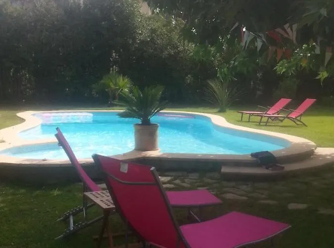Sous Le Murier Bed and Breakfast 3*