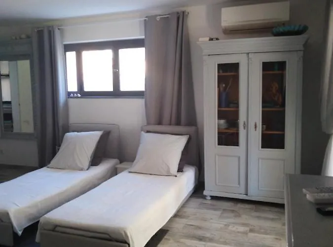 Sous Le Murier Bed and Breakfast