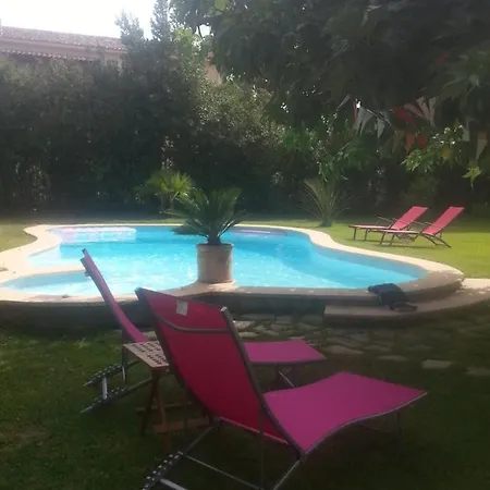 Sous Le Murier Bed & Breakfast 4*