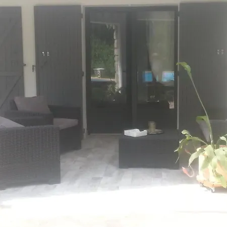 Sous Le Murier Bed & Breakfast 4*