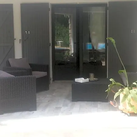 Sous Le Murier Bed & Breakfast 4*