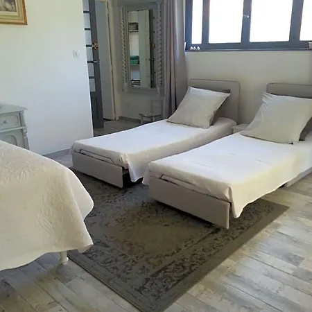 Sous Le Murier Bed & Breakfast