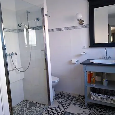 Sous Le Murier Bed & Breakfast 4*