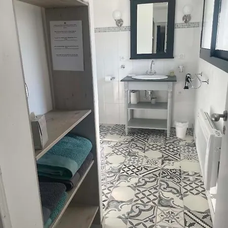 Sous Le Murier Bed & Breakfast 4*