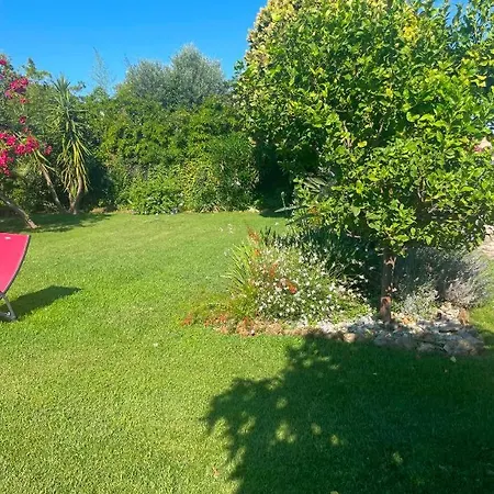 Sous Le Murier Bed & Breakfast 4*